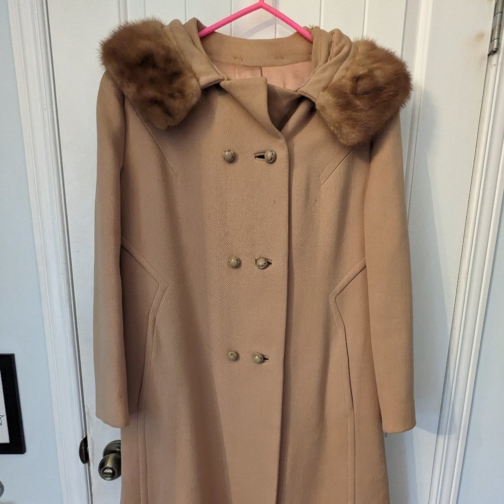 Vintage tan swing coat with fur trim